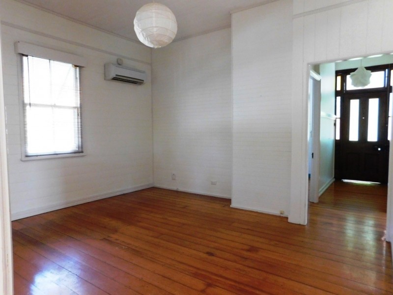 14 Jones Street, Blackstone QLD 4304