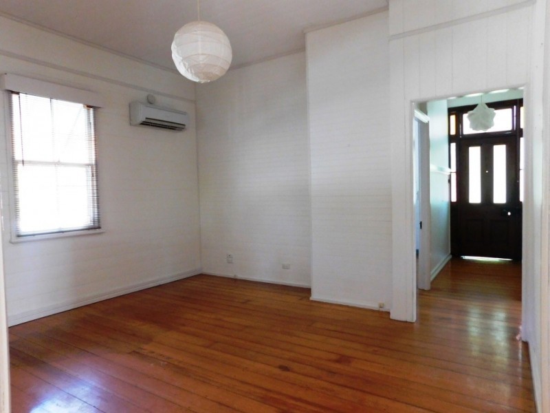 14 Jones Street, Blackstone QLD 4304