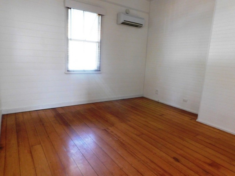 14 Jones Street, Blackstone QLD 4304