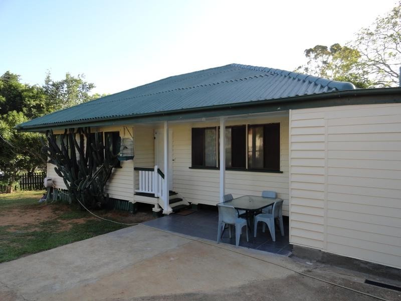 8 Vale Street, Bundamba QLD 4304