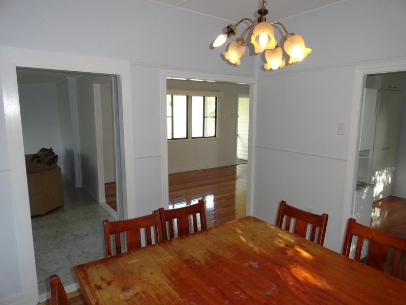 8 Vale Street, Bundamba QLD 4304