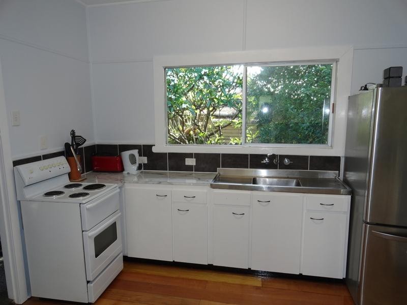 8 Vale Street, Bundamba QLD 4304