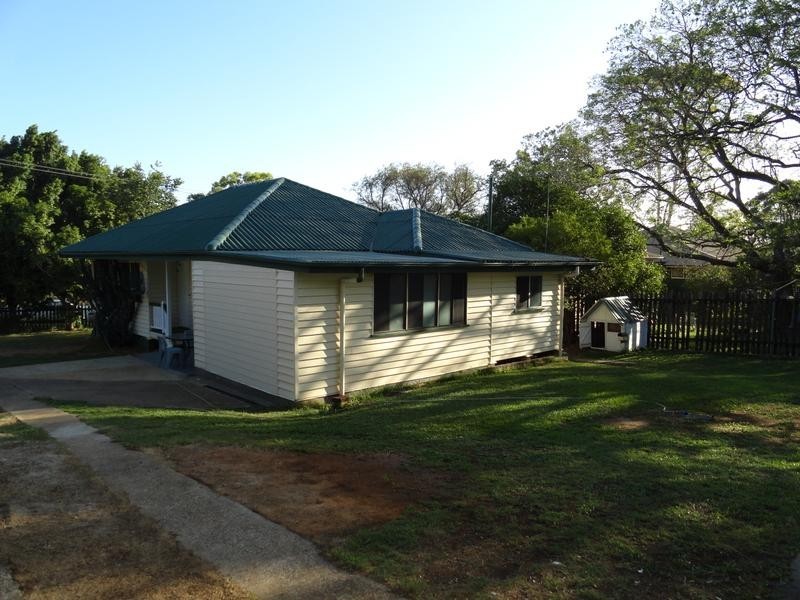 8 Vale Street, Bundamba QLD 4304