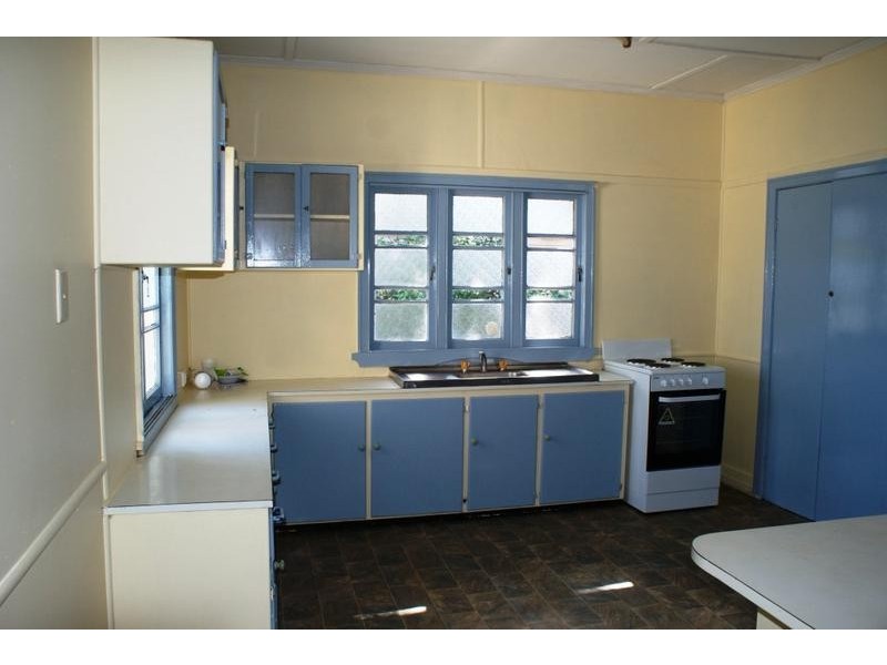 4 Buckenham Street, Dinmore QLD 4303