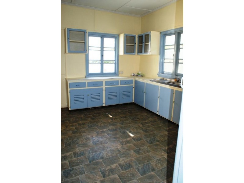 4 Buckenham Street, Dinmore QLD 4303