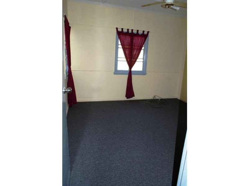 4 Buckenham Street, Dinmore QLD 4303