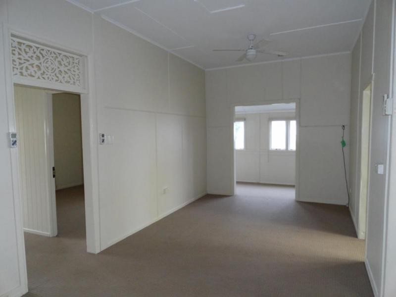 8A High Street, Ebbw Vale QLD 4304