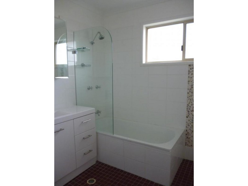 10 McMillan, Churchill QLD 4305