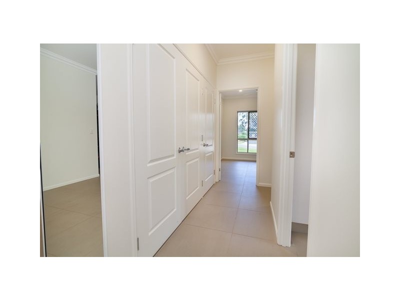 5 Shiloh Court, Pine Mountain QLD 4306