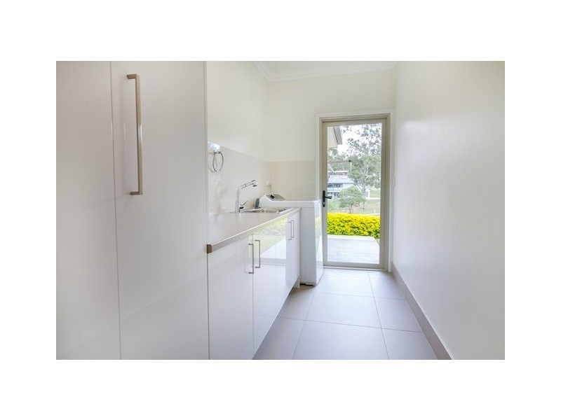 5 Shiloh Court, Pine Mountain QLD 4306