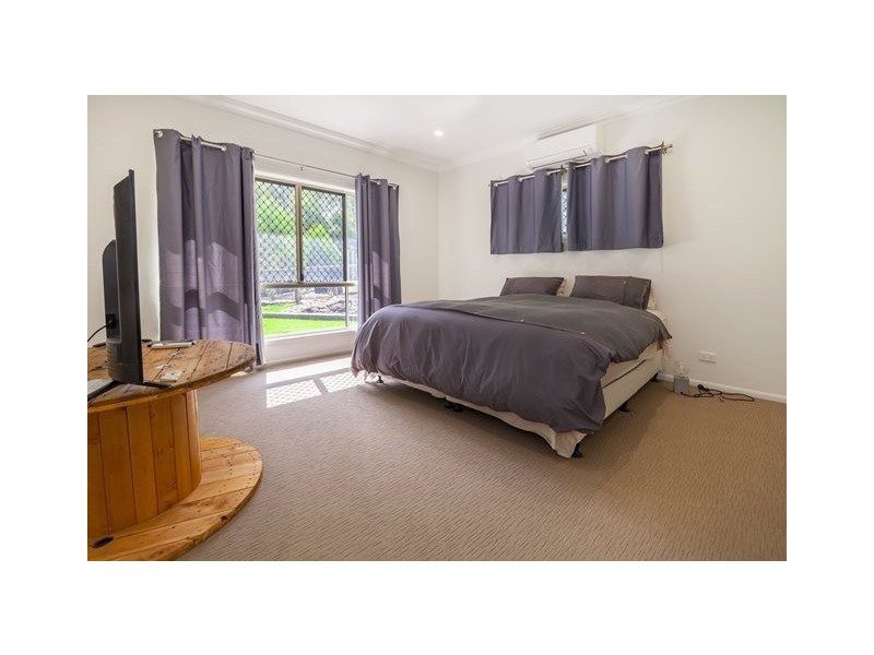 5 Shiloh Court, Pine Mountain QLD 4306