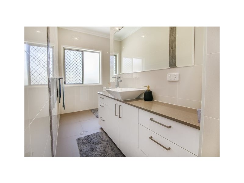5 Shiloh Court, Pine Mountain QLD 4306