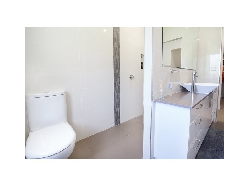 5 Shiloh Court, Pine Mountain QLD 4306