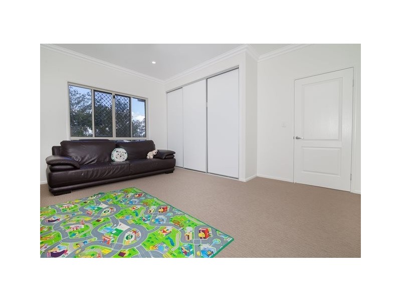 5 Shiloh Court, Pine Mountain QLD 4306