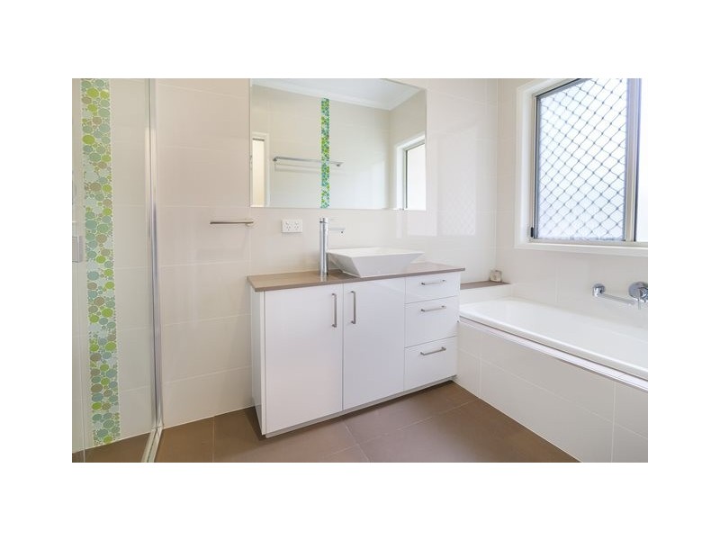 5 Shiloh Court, Pine Mountain QLD 4306