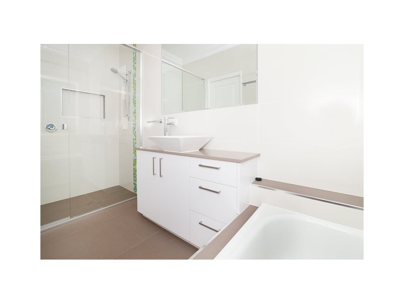5 Shiloh Court, Pine Mountain QLD 4306
