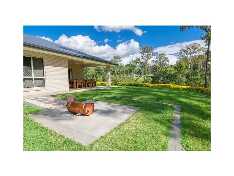5 Shiloh Court, Pine Mountain QLD 4306