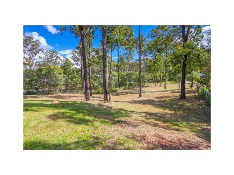 5 Shiloh Court, Pine Mountain QLD 4306