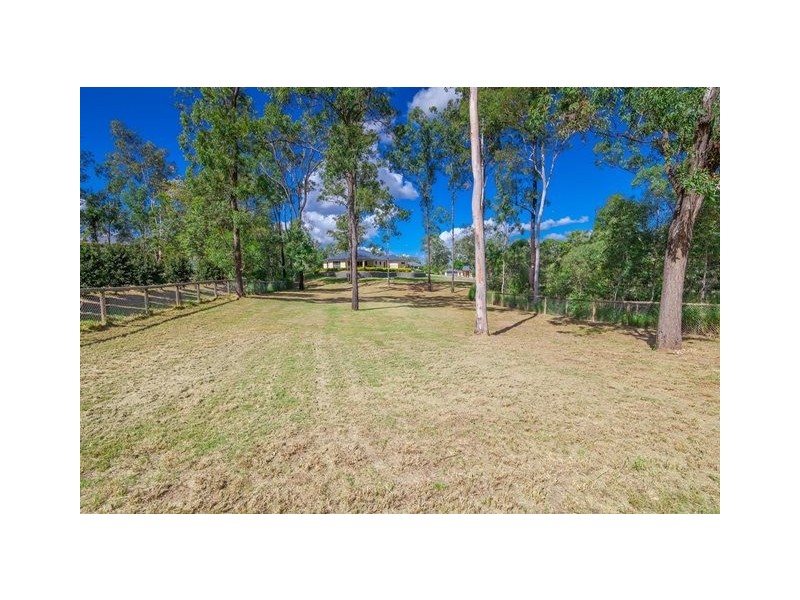 5 Shiloh Court, Pine Mountain QLD 4306