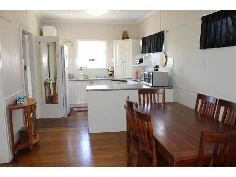 20A Macquarie Street, Silkstone QLD 4304