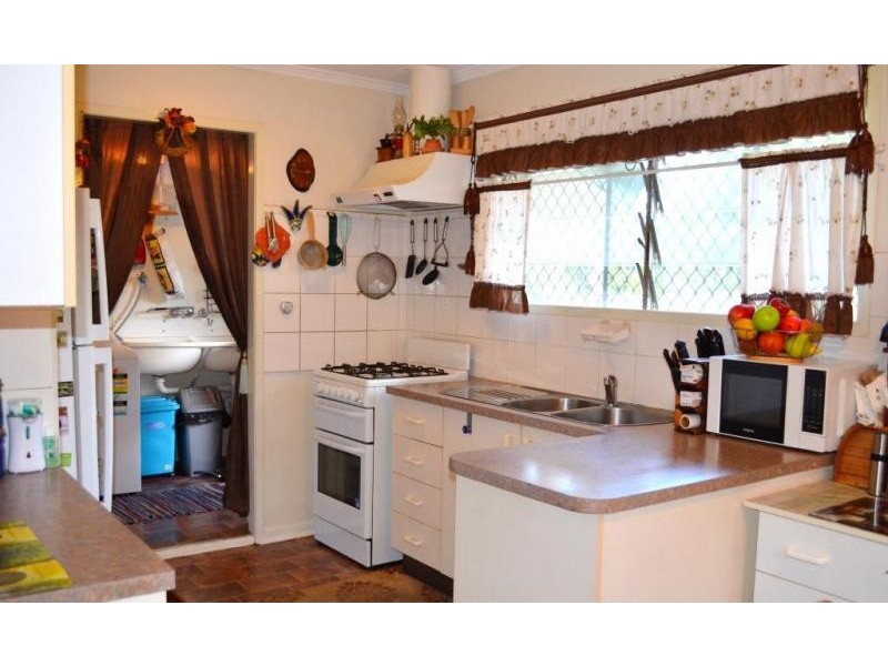 10 Flinders Drive, Leichhardt QLD 4305