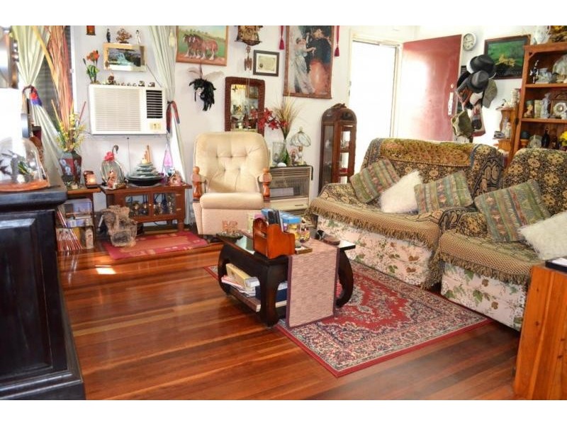 10 Flinders Drive, Leichhardt QLD 4305