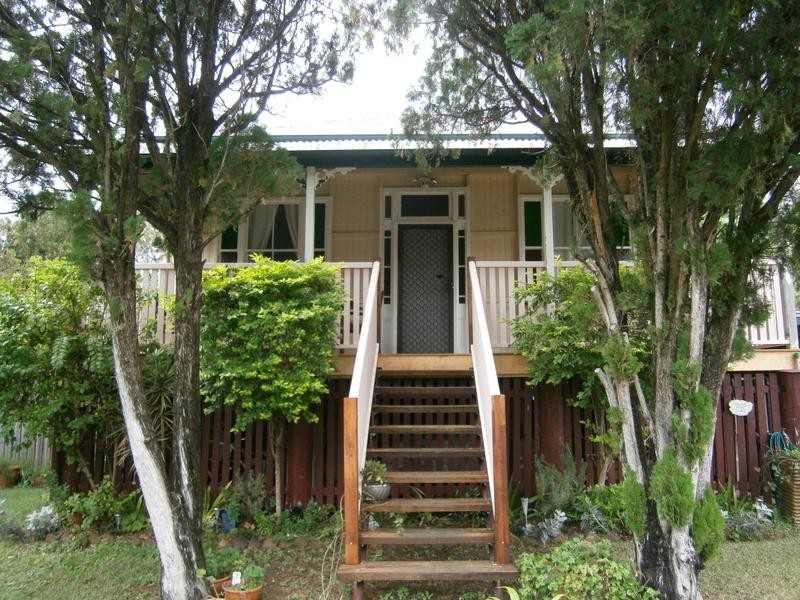 63 Dudleigh, North Booval QLD 4304