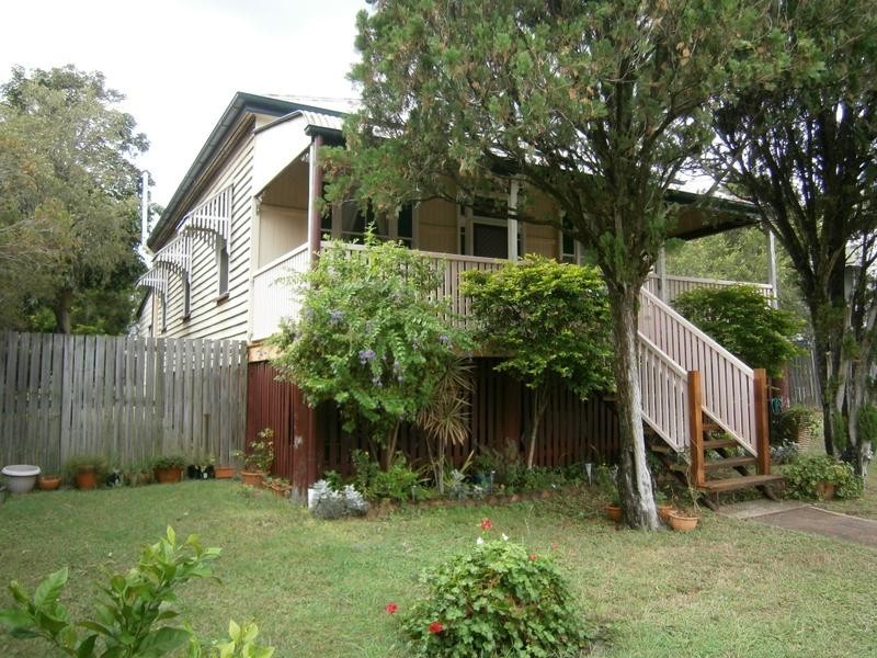 63 Dudleigh, North Booval QLD 4304
