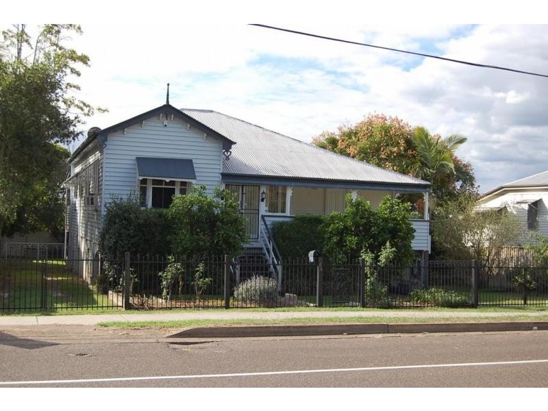 84 Glebe Road, Newtown QLD 4305