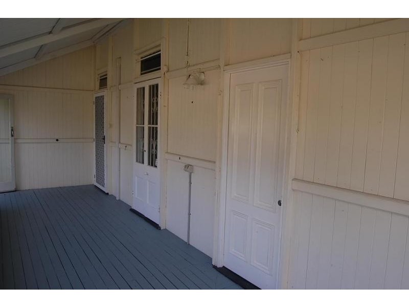 84 Glebe Road, Newtown QLD 4305