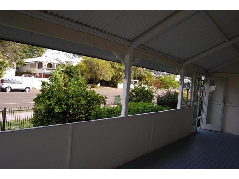 84 Glebe Road, Newtown QLD 4305