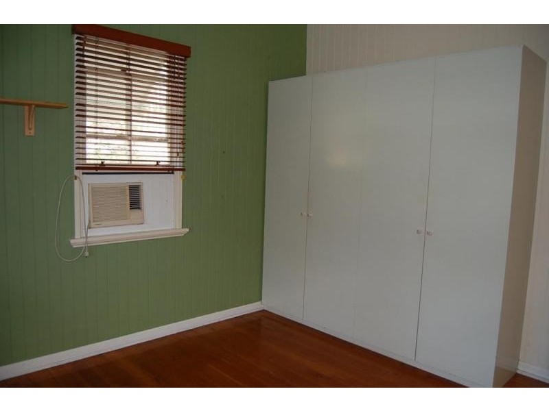 84 Glebe Road, Newtown QLD 4305