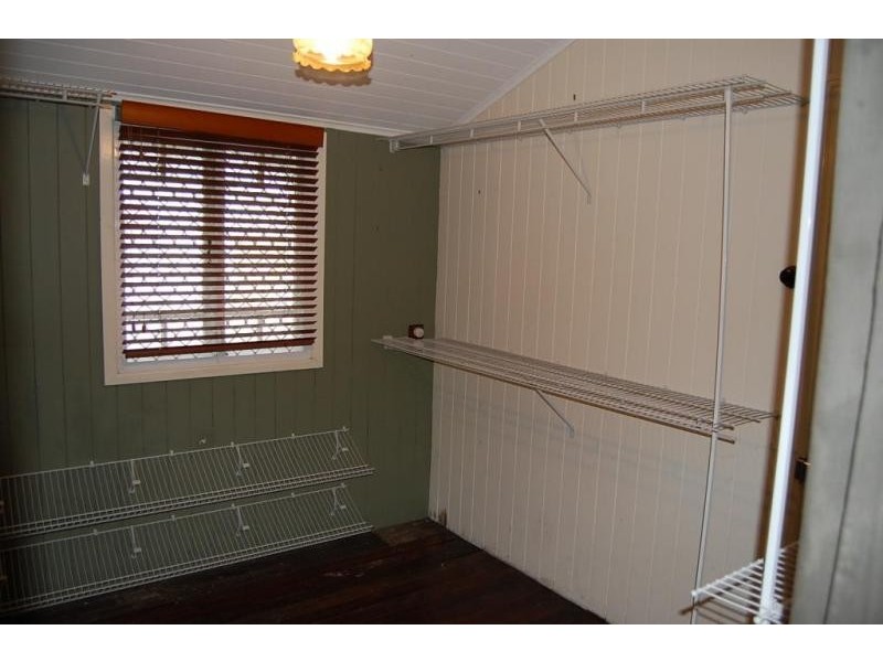 84 Glebe Road, Newtown QLD 4305