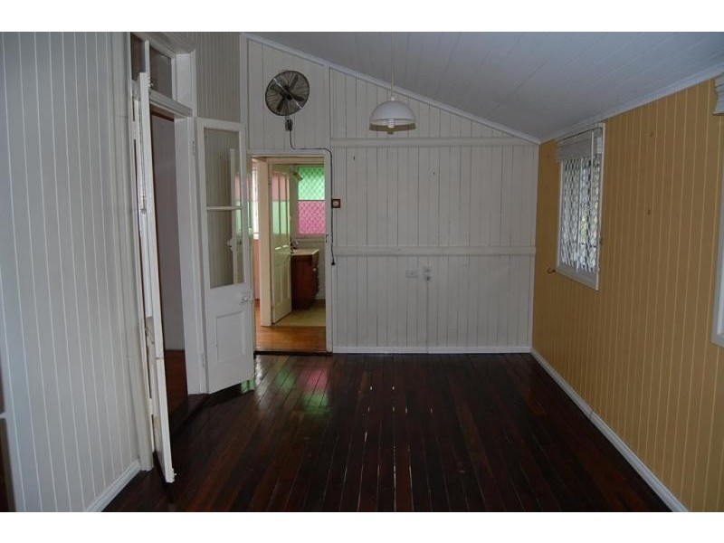 84 Glebe Road, Newtown QLD 4305
