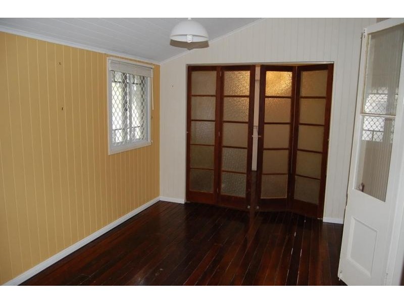 84 Glebe Road, Newtown QLD 4305