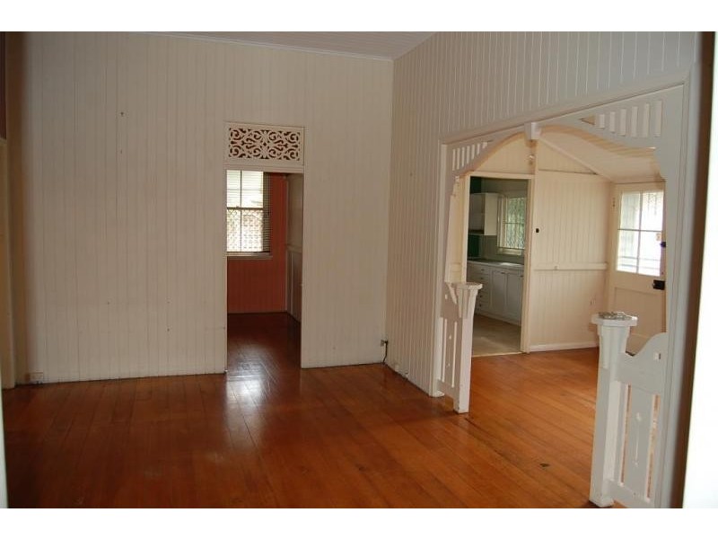 84 Glebe Road, Newtown QLD 4305