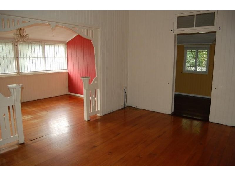 84 Glebe Road, Newtown QLD 4305