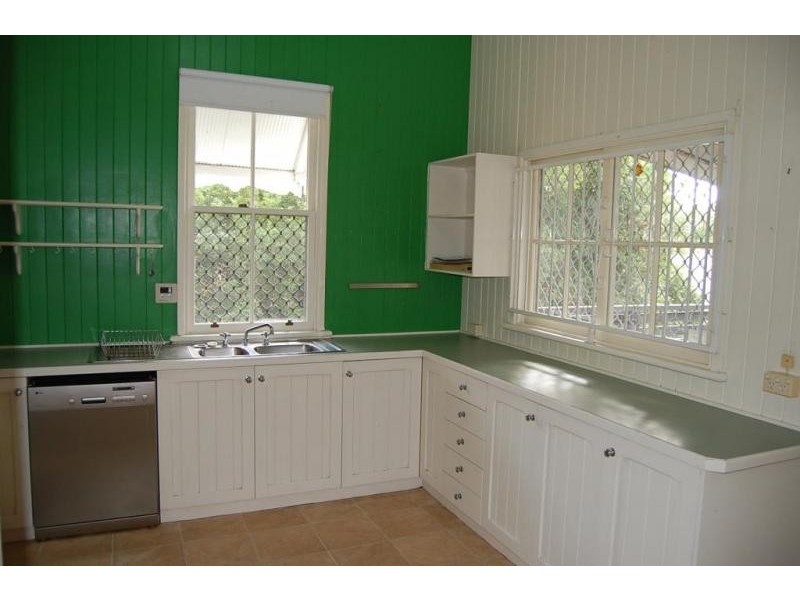 84 Glebe Road, Newtown QLD 4305