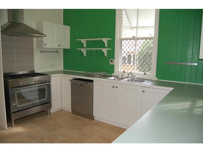 84 Glebe Road, Newtown QLD 4305