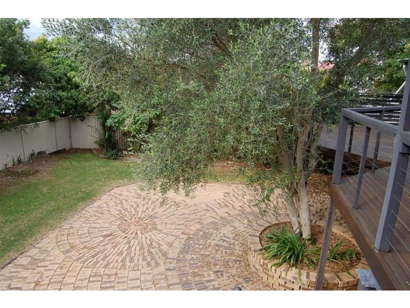 84 Glebe Road, Newtown QLD 4305