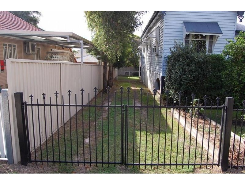84 Glebe Road, Newtown QLD 4305