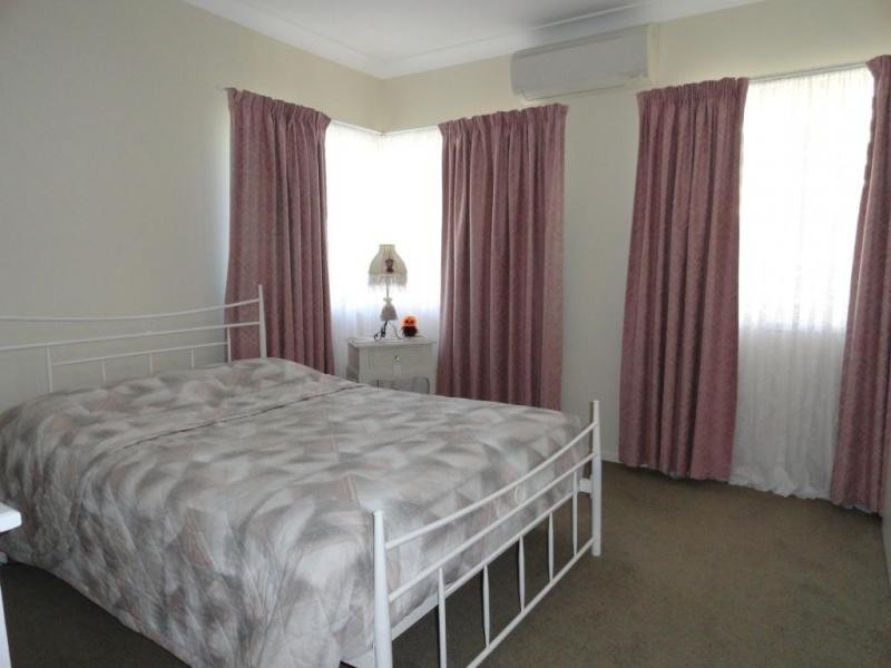 10 Gledson, North Booval QLD 4304