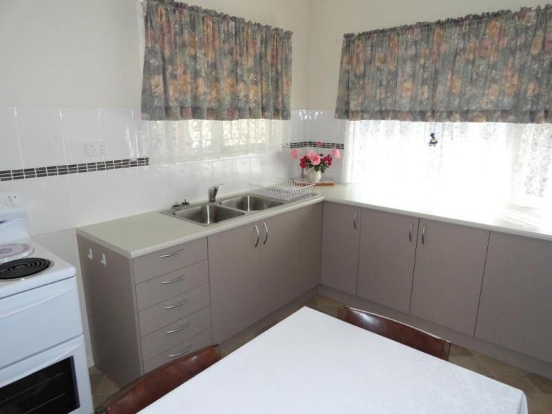 10 Gledson, North Booval QLD 4304