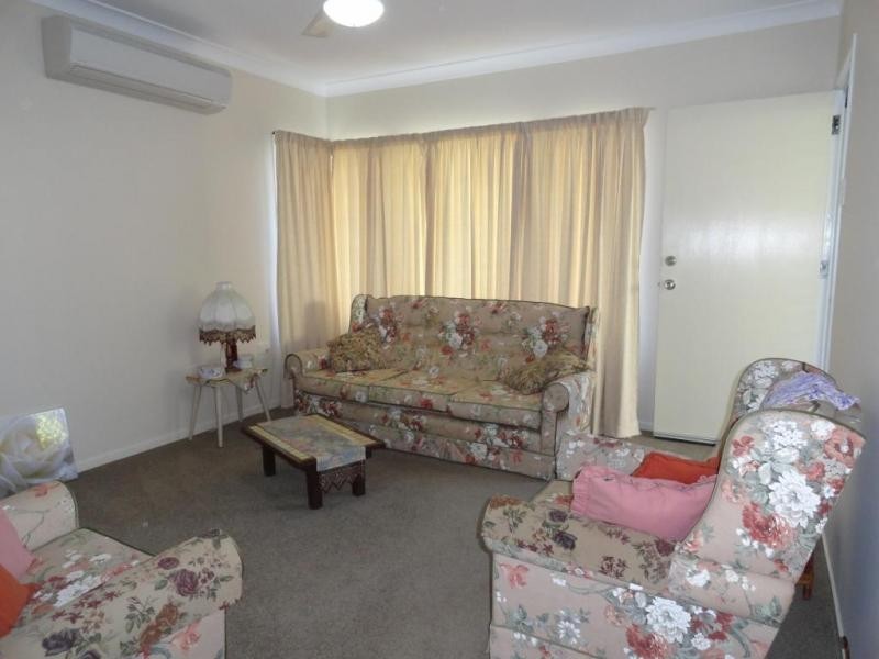 10 Gledson, North Booval QLD 4304