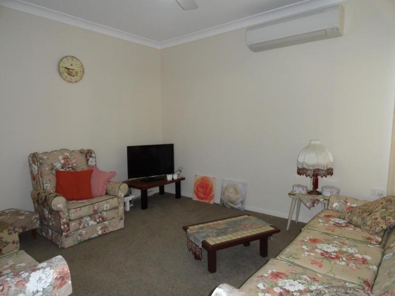 10 Gledson, North Booval QLD 4304