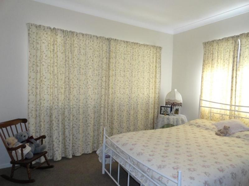10 Gledson, North Booval QLD 4304
