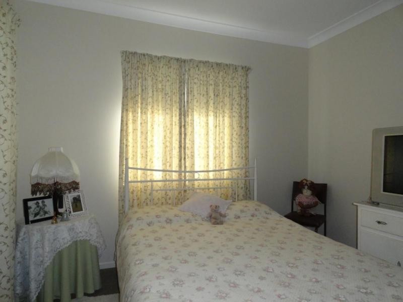 10 Gledson, North Booval QLD 4304
