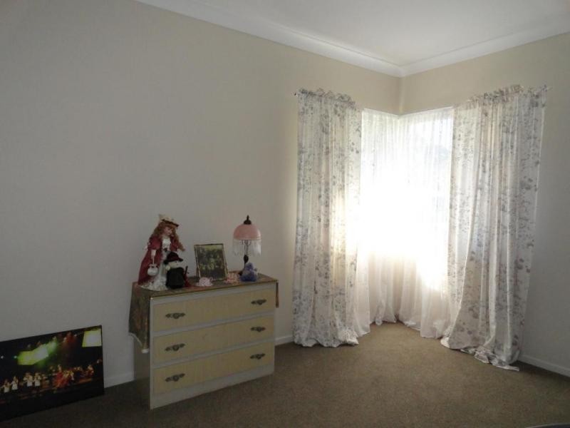 10 Gledson, North Booval QLD 4304
