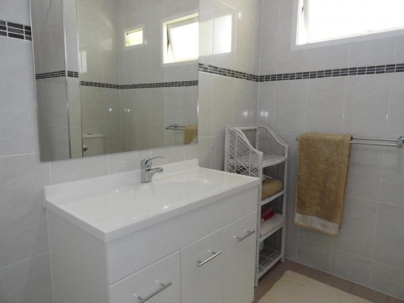 10 Gledson, North Booval QLD 4304