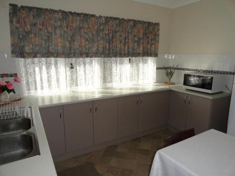 10 Gledson, North Booval QLD 4304